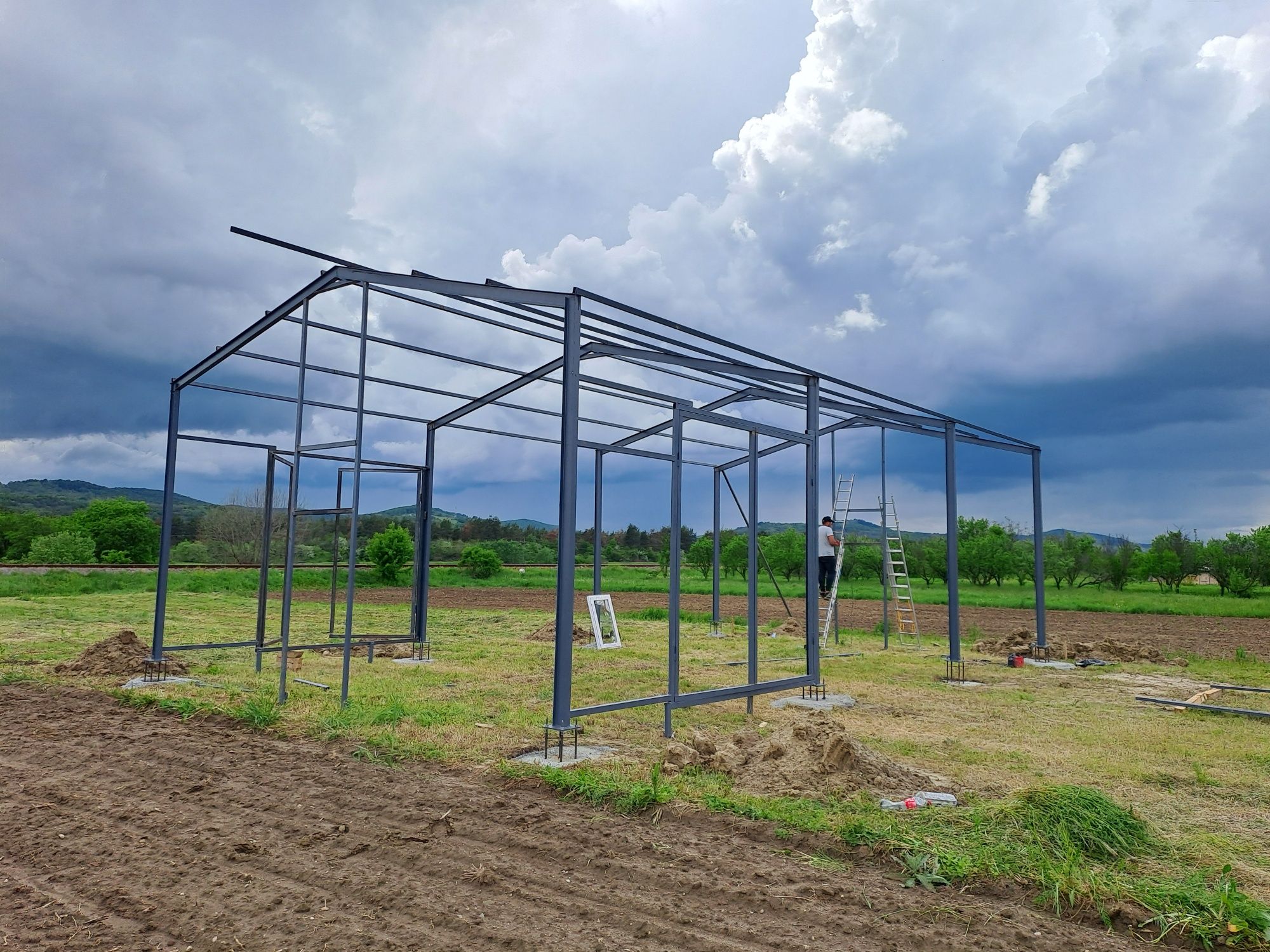 Vand hale structuri metalice noi