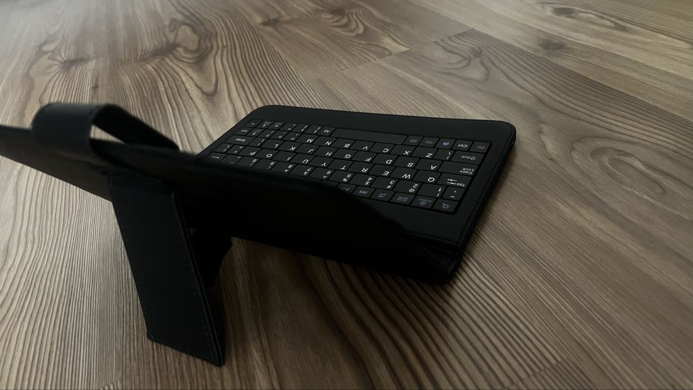 husă pentru tabletă cu tastatură