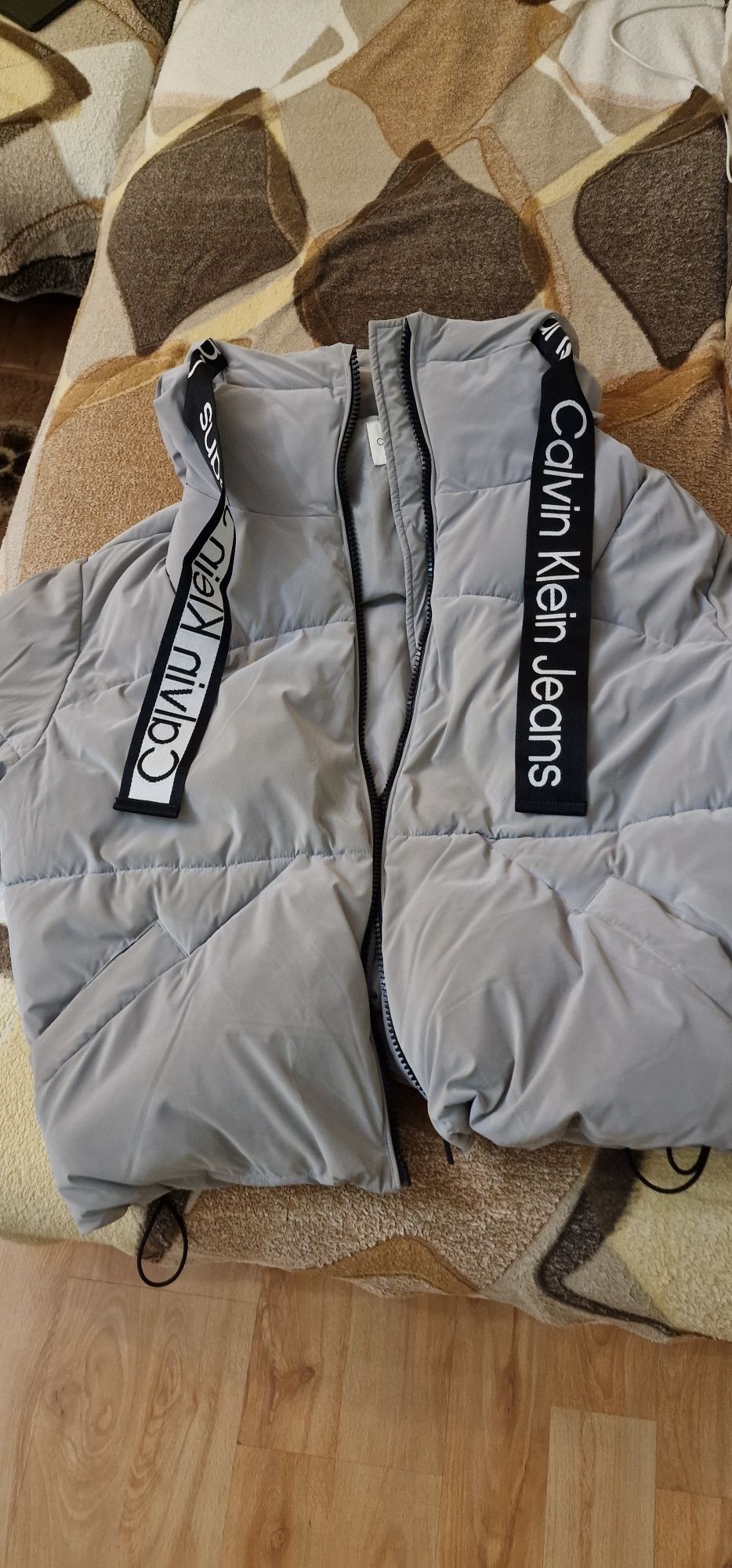 Яке Calvin Klein