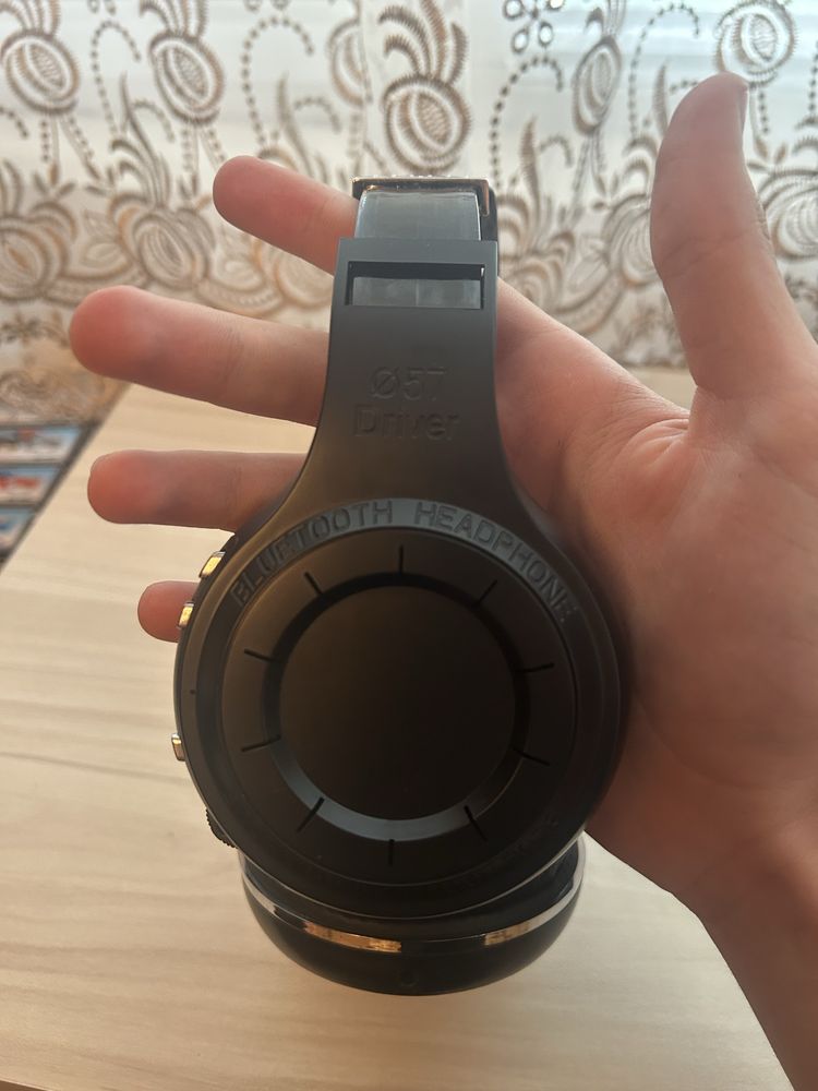 Wireless headphones