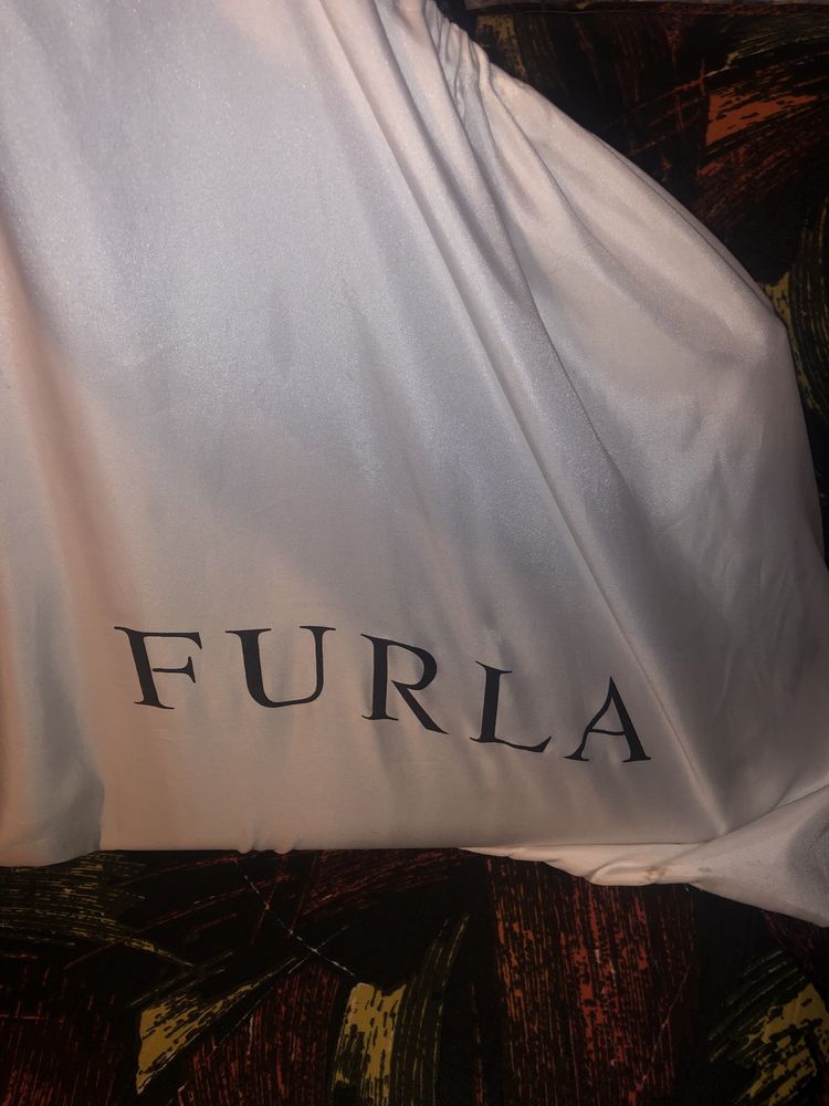 Продавам чанта Furla Linda