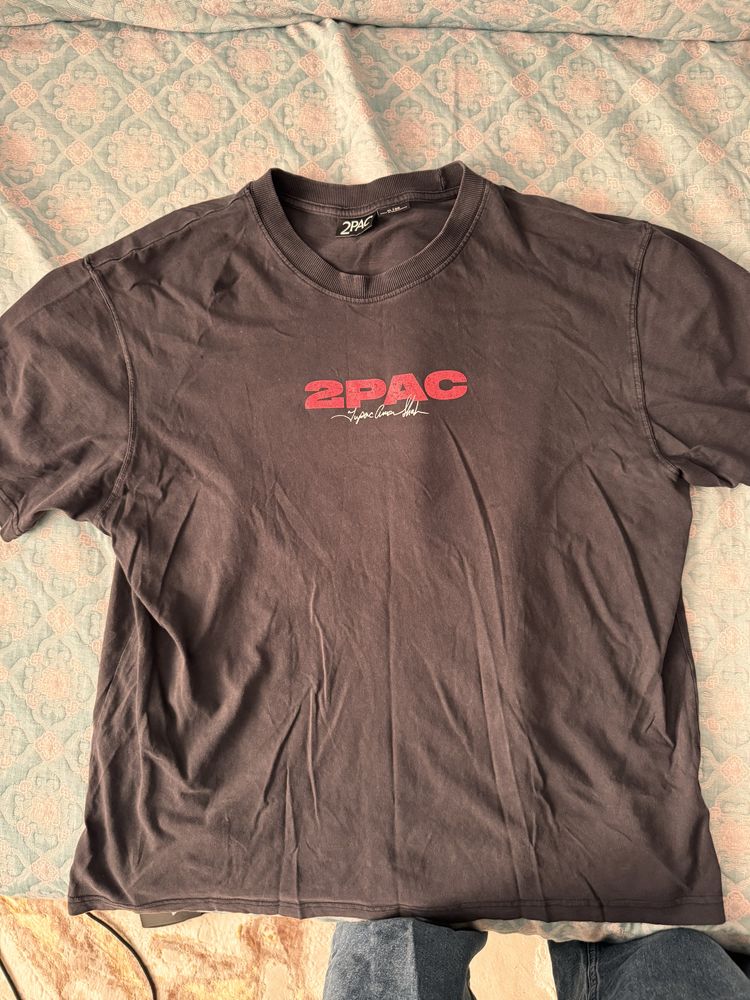 Продам оригинальную футболку 2PAC (cotton on)