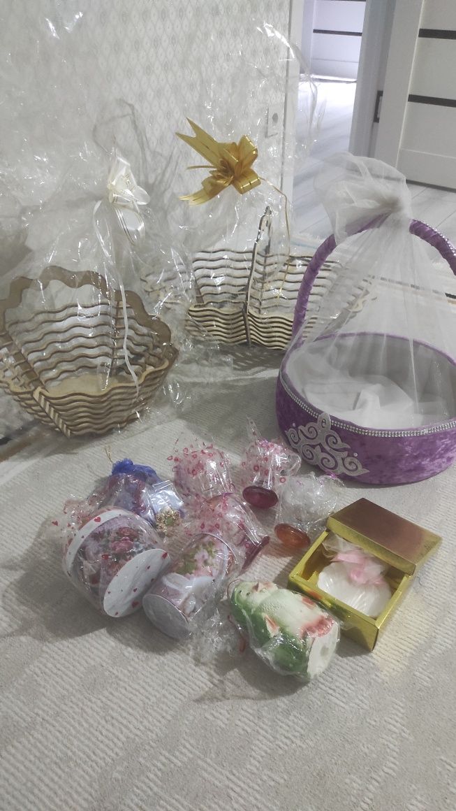 Продам 4 корзины с содержимым