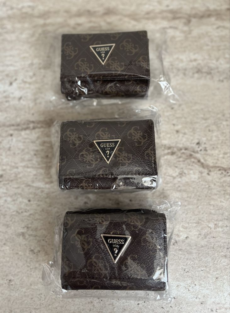 Нови портмонета Guess и Louis Vuitton