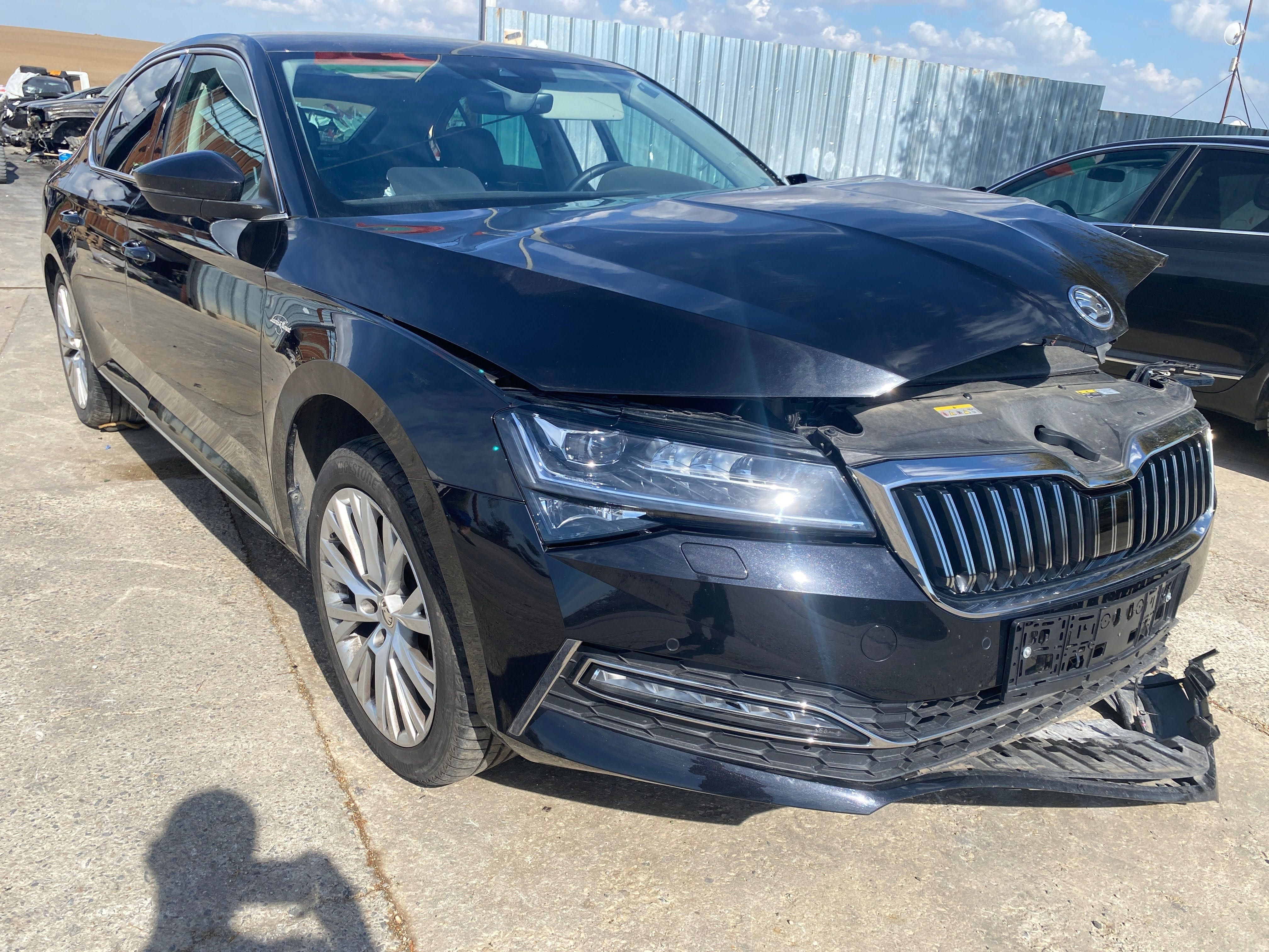 Skoda SuperB 2. 0 TDI DSG 4x4 200 кс. , двигател DTUA, 22000 км.2022 г