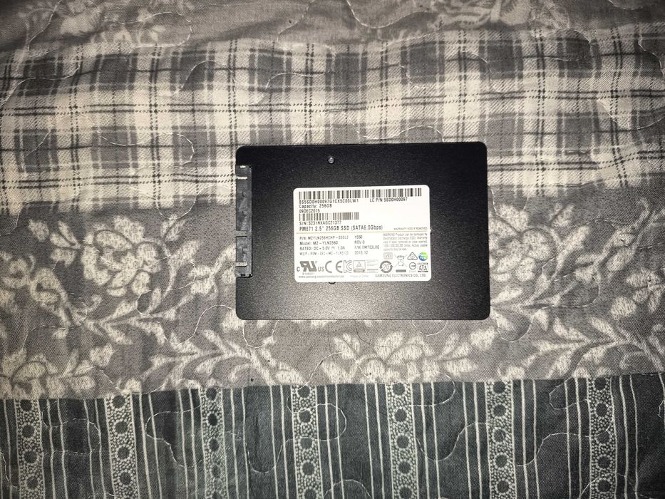 SSD Samsung PM871 de 256gb sata3  + windows 11 instalat pe el