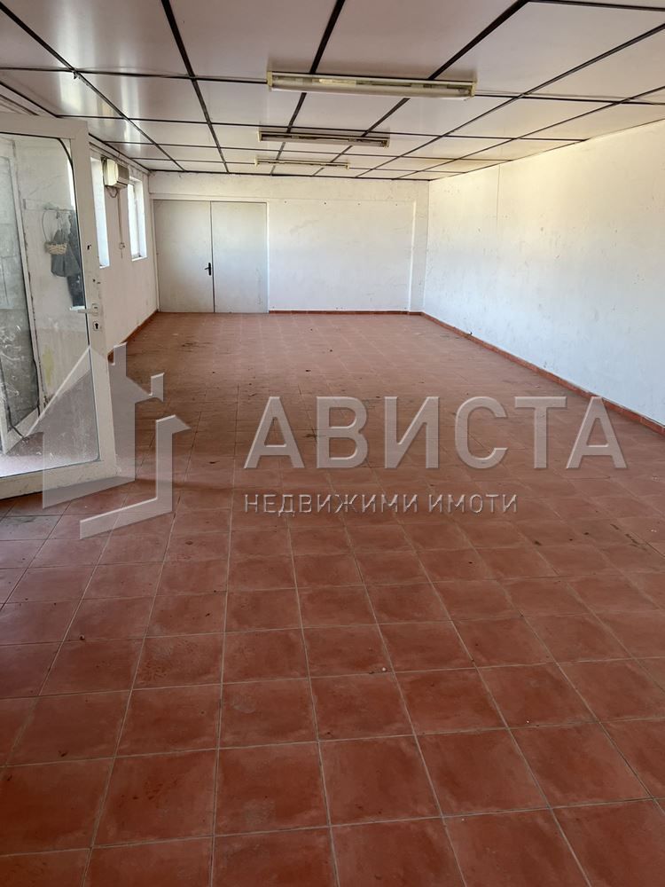 Дава се под наем Склад в Костинброд - 4050 кв.м за 3060 € - Снимка #1