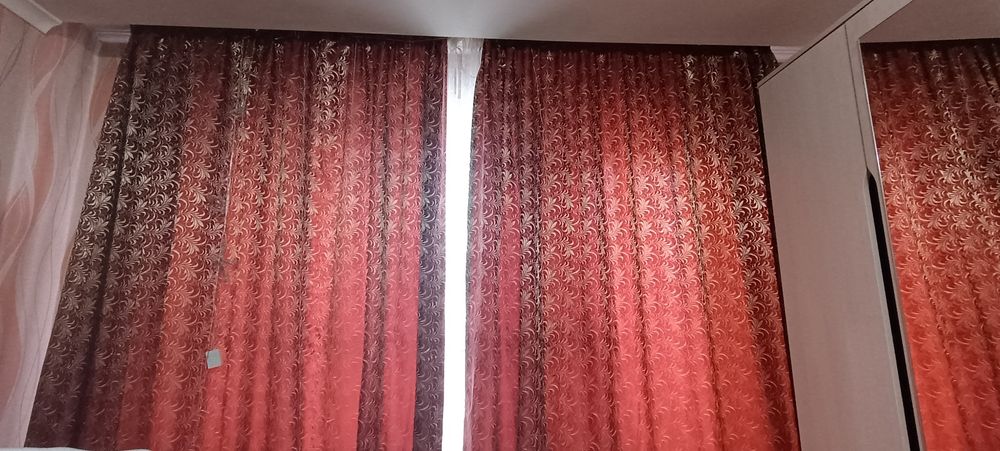 Продам шторы на большое окно