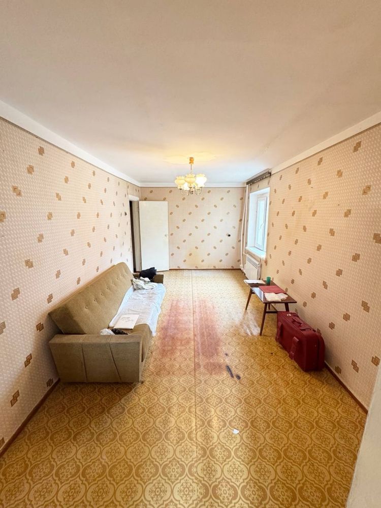 Прадаётся 1х 44м² Октяабирь базар кирпичный дом можно через банк