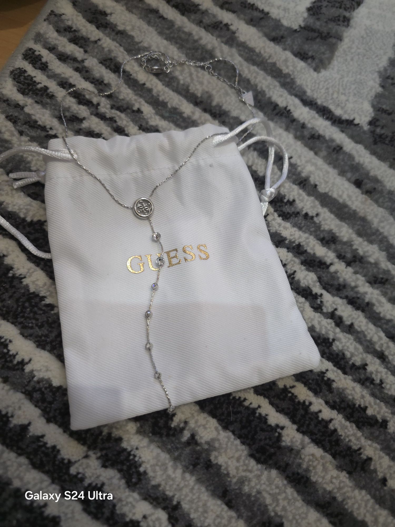 Оригинално колие Guess