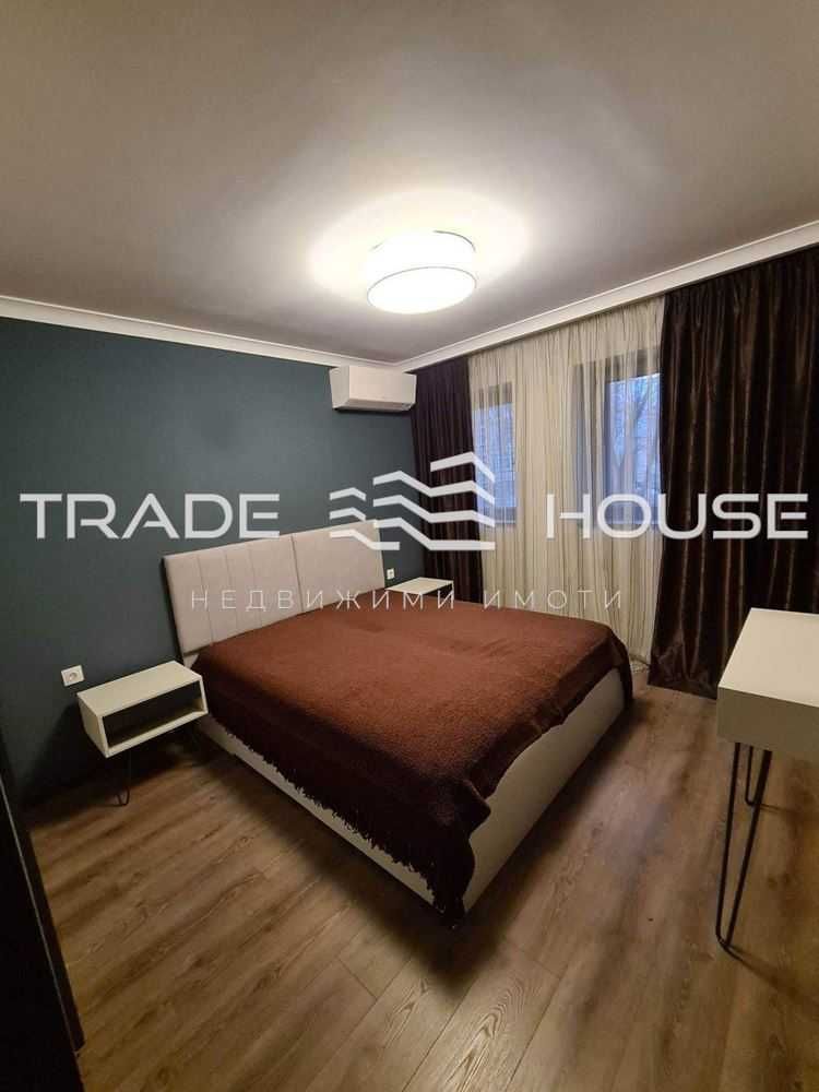 Дава се под наем Тристаен апартамент в Пловдив, Център - 120 кв.м за 800 € - Снимка #4