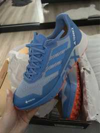 Adidasi noi cu eticheta, Adidas GTX de alergare, marimea 43
