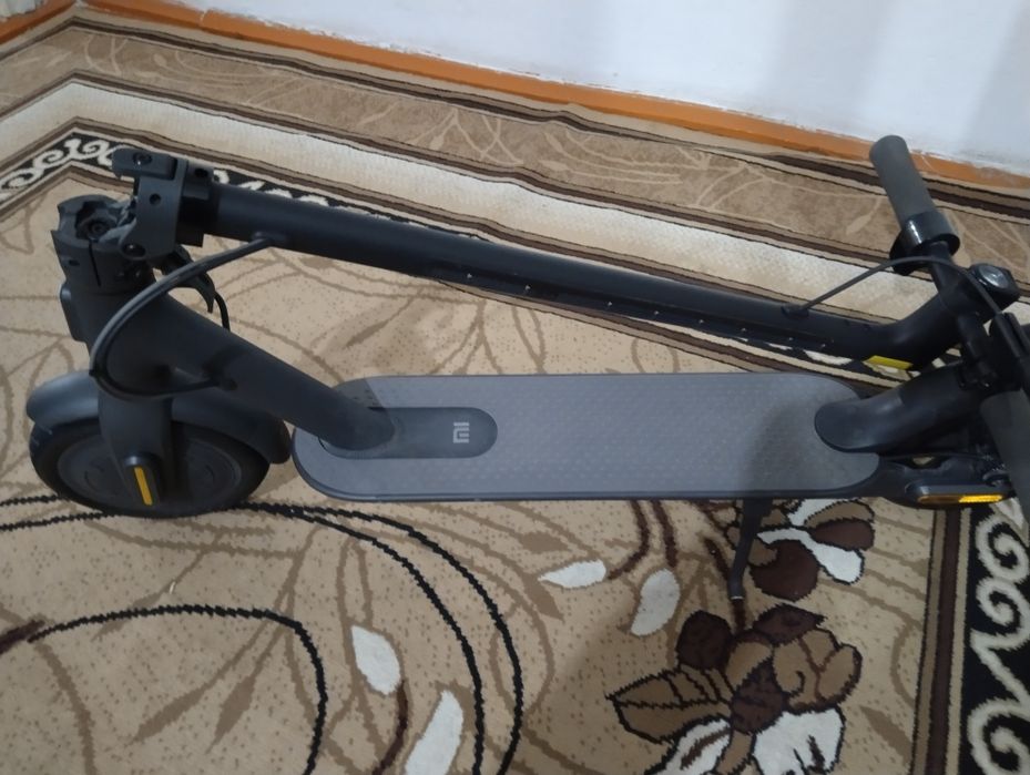 Электросамакат почти новый отдам за 100000 т