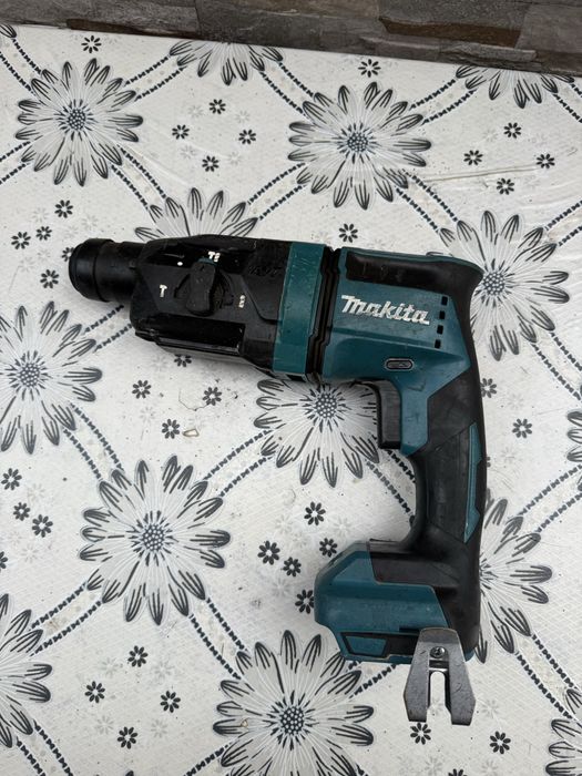 Акумулаторен перфоратор Makita DHR182