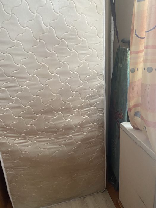 Кровать  с матрасом  односпалка в хорошем сосотоянии