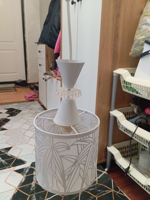 Продам люстру в отличном состоянии