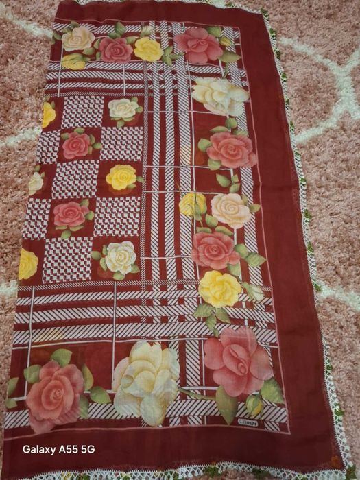 Памучна забрадка с дантела