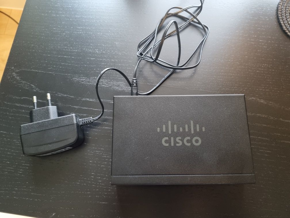 Суич Cisco SG110D-08, 8 порта, Gigabit