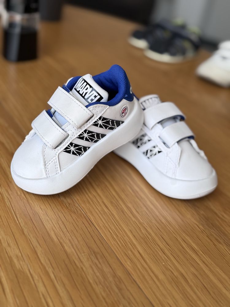 Маратонки Adidas Marvel - 19 номер
