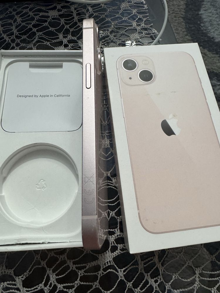 IPhone 13-бледо розово
