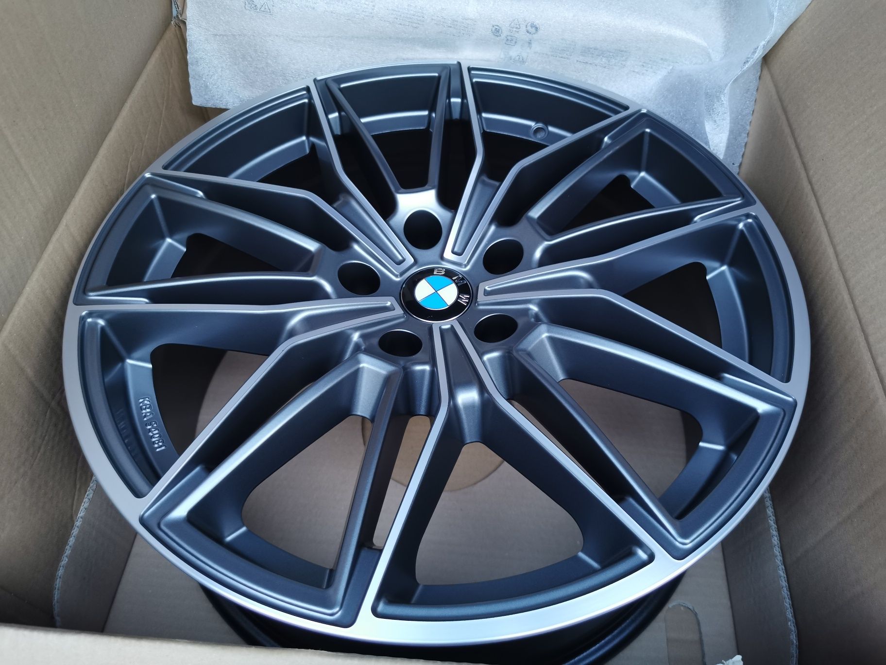 Vand jante de aliaj pentru BMW pe 18 marca Gmp model specter