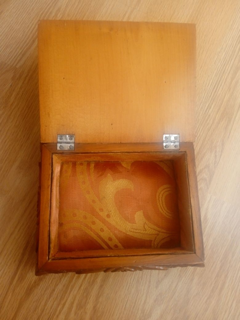 Cutie caseta lemn sculptata pt depozitare