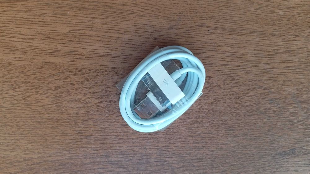 Оригинальный кабель Lightning на iPhone 4/4s