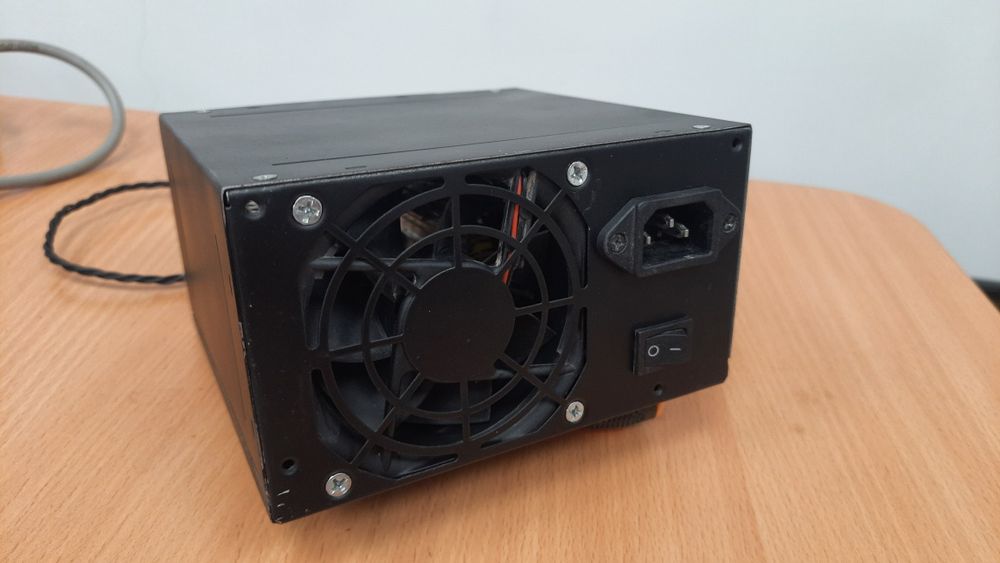 "Лабораторный блок питания" 28в 9А. "Laboratoriya ta'minot bloki".