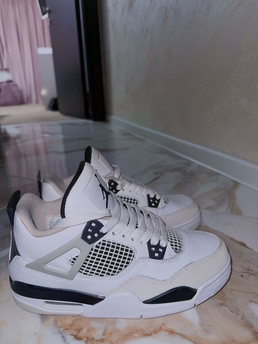 Jordan 4s обувки