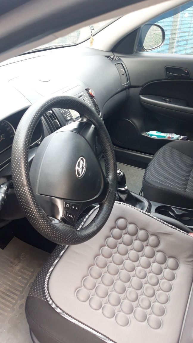 Vînd autoturism Hyunday.