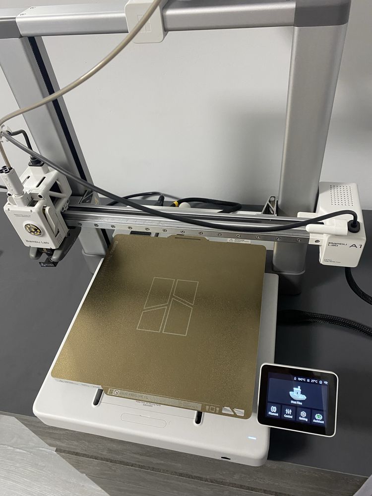 3D принтер Bambu Lab A1 – почти нов + PLA бял мат