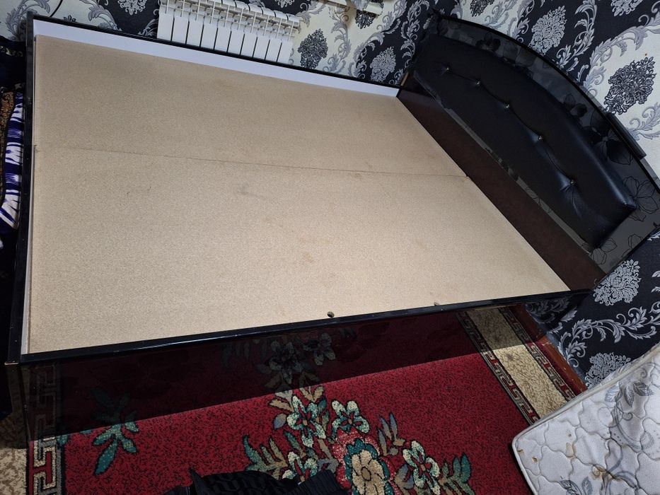 Двуспальная кровать