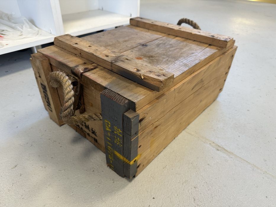 Cutie, lada, lăzi armament armată pentru depozitat sau decor