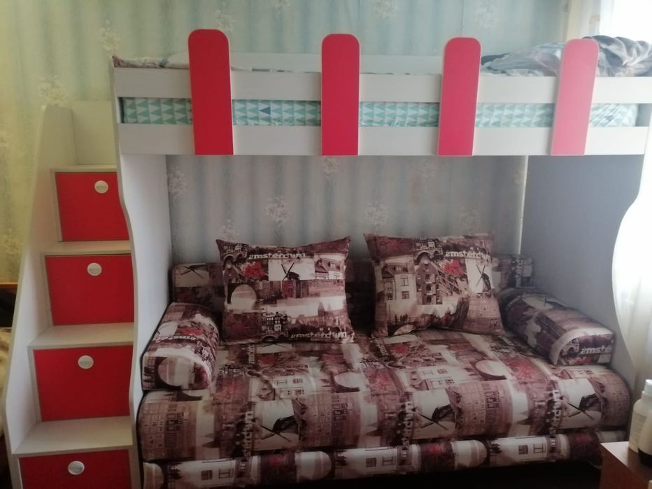 Двухъярусная кровать