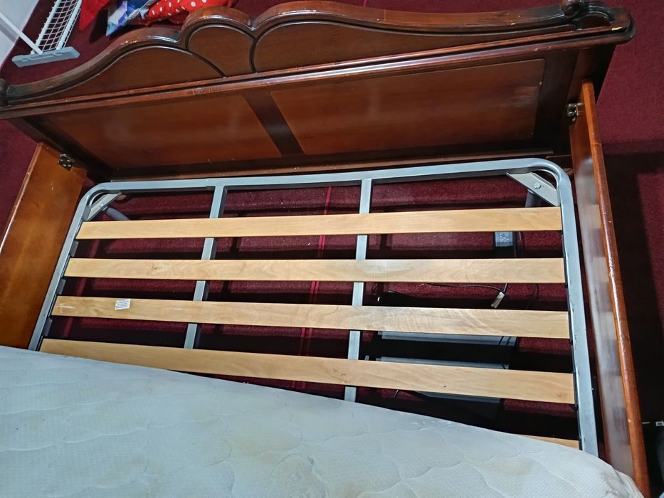 Dormitor din pat, 2 noptiere, comodă,sifonier