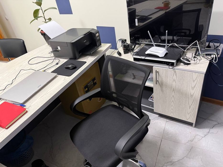 Красивая современная офисная мебель