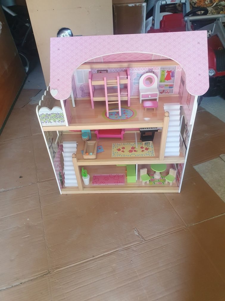 Детска кукленска къщичка
