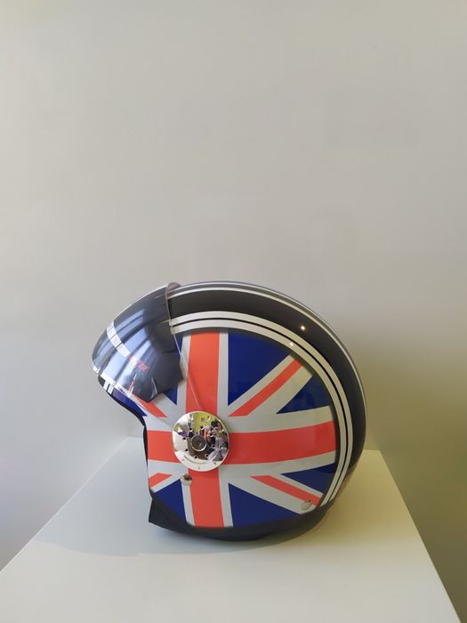 Нови каски за скутер ,,LAZER”