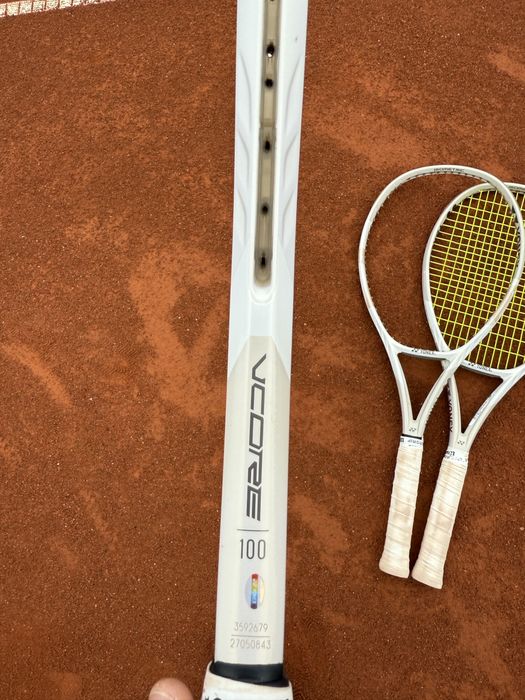 Vând yonex Vcore 100 2025