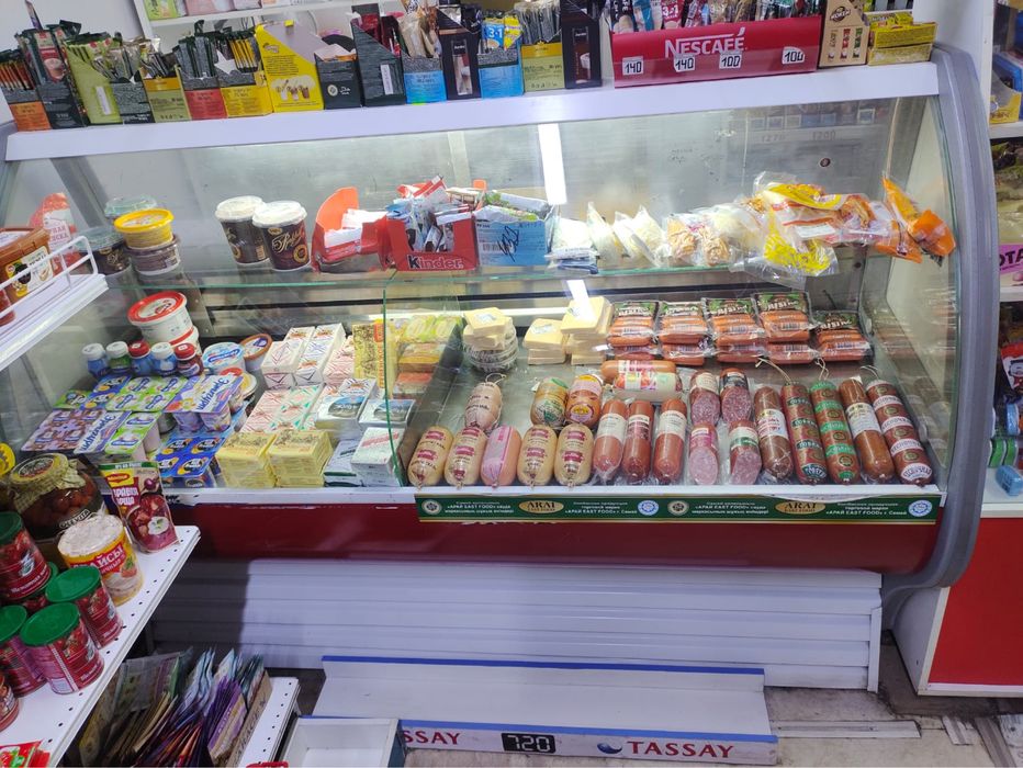 Витриный холодильник размер 180 см