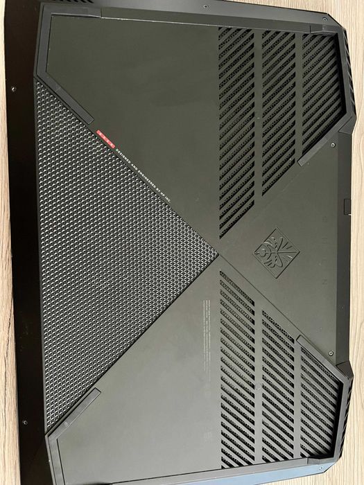 Laptop Gaming HP Omen 15-dc1032nq – i7, GTX 1650, 16GB, SSD 512GB W11