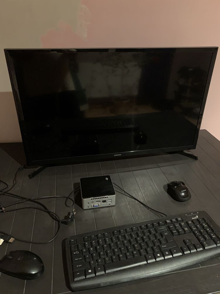 Tv sau monitor Samsung și mini pc Intel