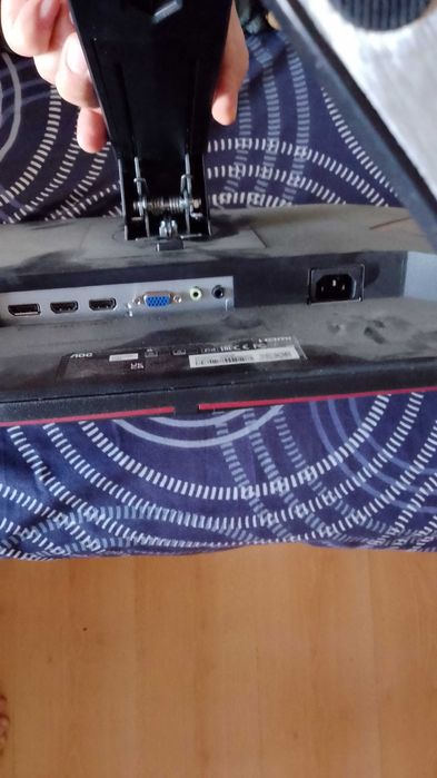 27G2 Монитор мартица екран