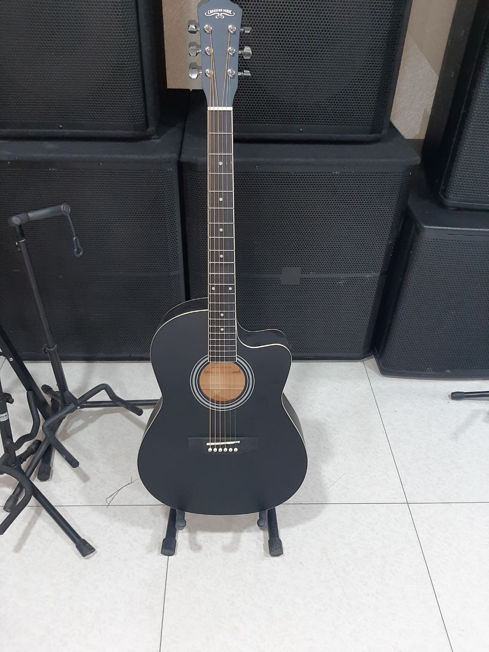 Guitar yengi Caravan firmasi