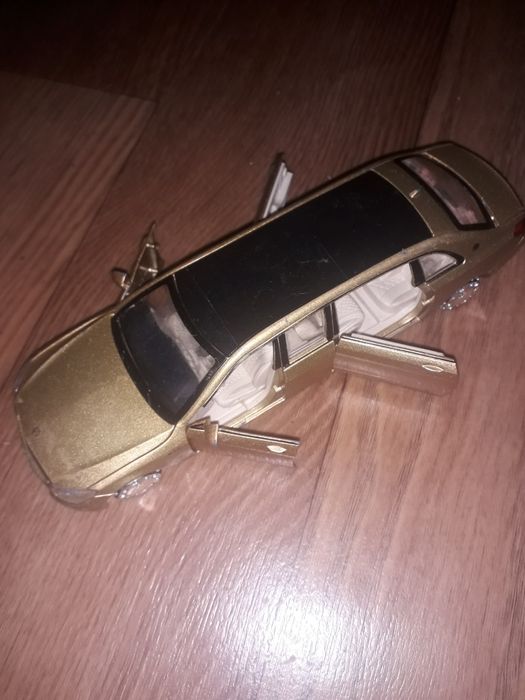 Продам модели машин металлические