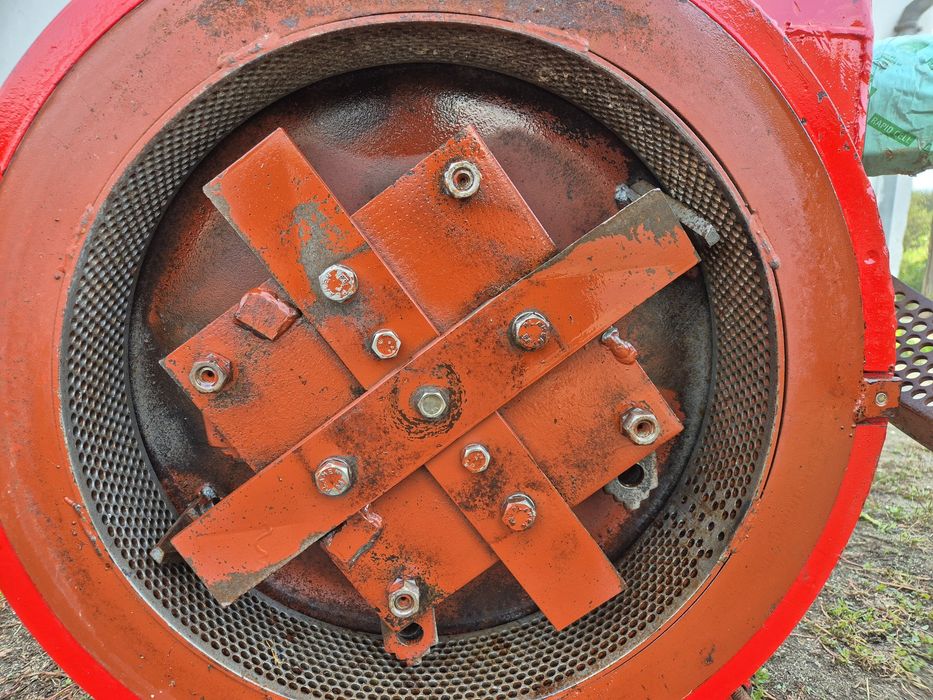 Moara de cereale după tractor