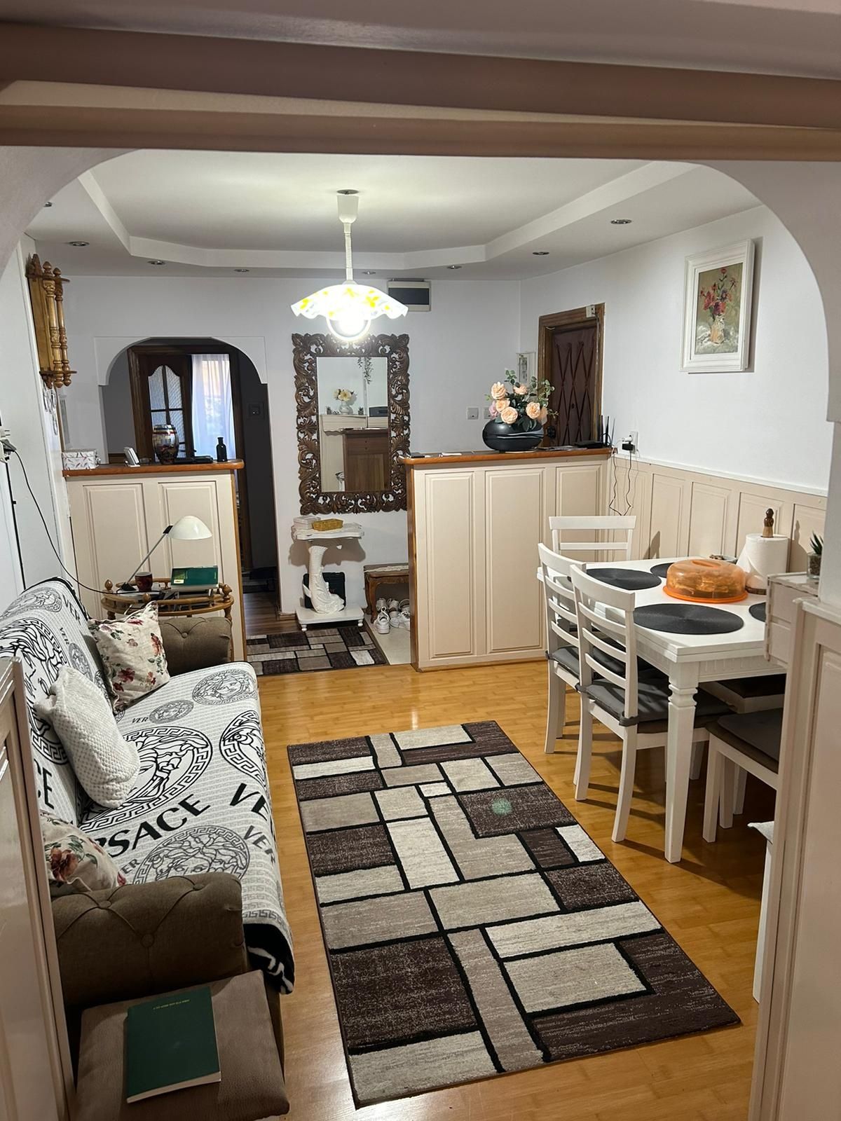 De vânzare apartament 3 camere + salon cu bucătărie în Suceava