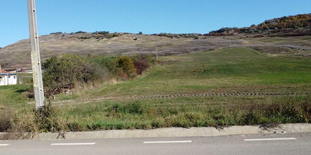 Teren lot de casă sau pentru hală in Gâdinți!