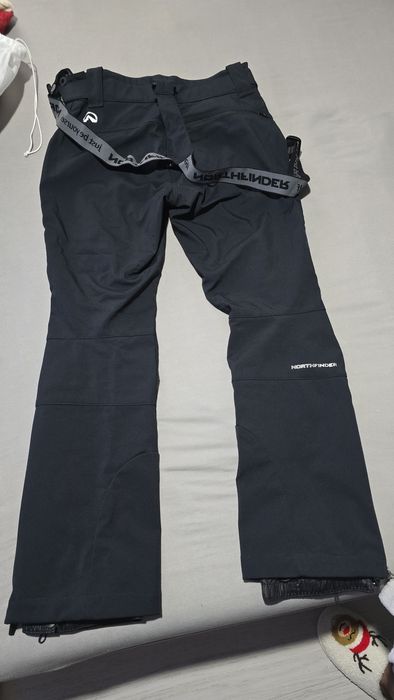Pantaloni si geaca ski, ca si noi