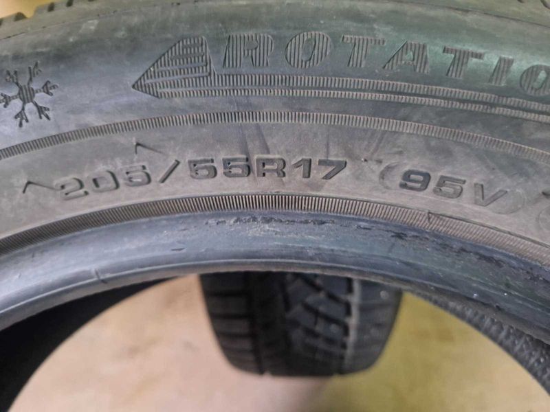 2 Dunlop R17 205/55
зимни гуми
DOT4519